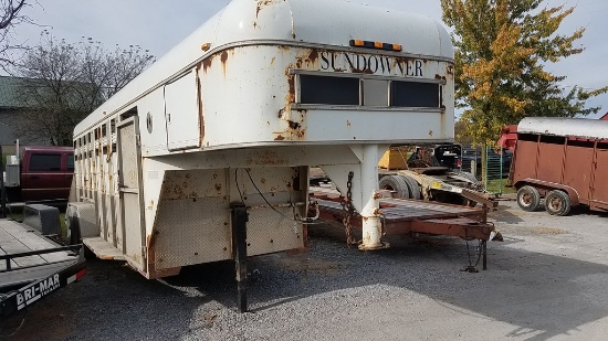 1990 Sundower  Gooseneck Livestock Trailer 'Title'