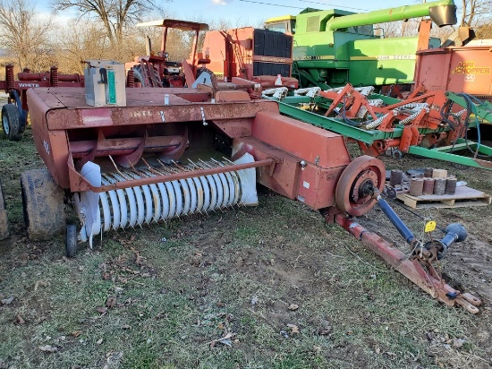 International 435 Small Square Baler
