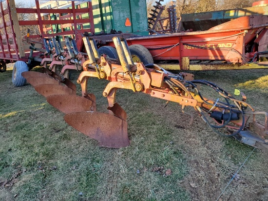 International 735 Plow