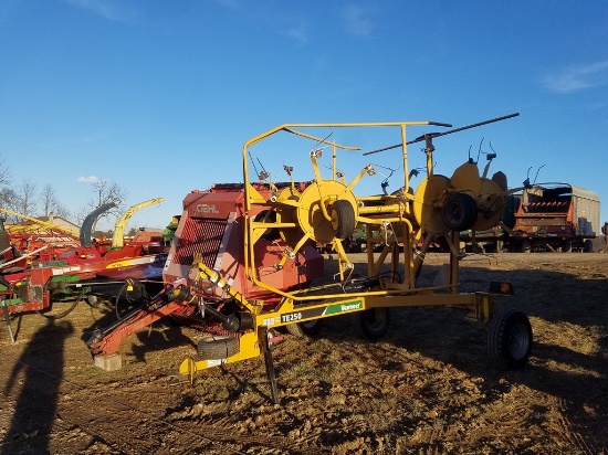 2015 Vermeer TE250 Tedder