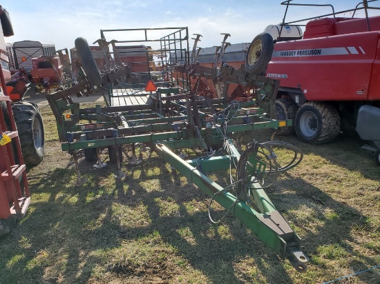 John Deere 980 Field Cultivator