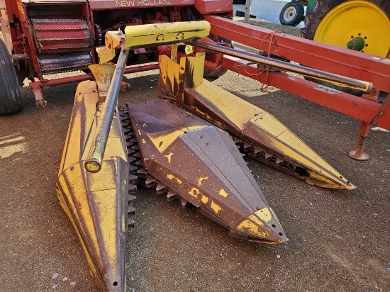 New Holland 824 Corn Head