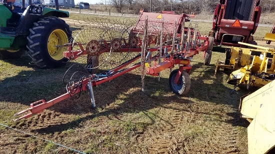 Gehl 520 Rake