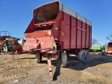New Holland 716 Forage Wagon