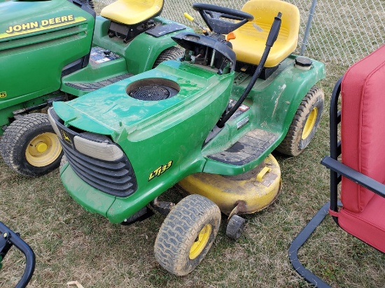 John Deere LT133 Riding Tractor 'AS-IS'