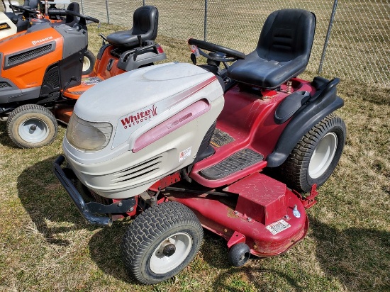 White GT2550 Riding Tractor 'AS-IS'