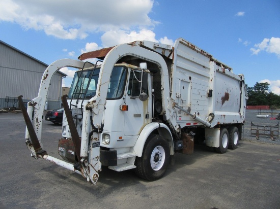 1999 Volvo WX64 Garbage Truck