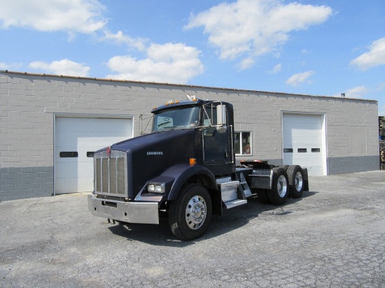 2005 Kenworth T800 Daycab Tractor