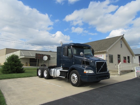 2014 Volvo VNM200 Daycab Tractor