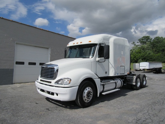 2016 Freightliner Columbia Sleeper Tractor Glider