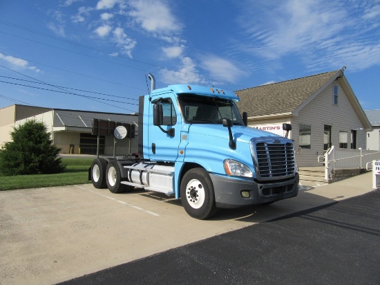 2014 Freightliner Cascadia Daycab Tractor