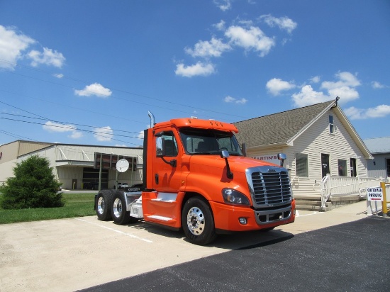 2016 Freightliner Cascadia Daycab Tractor