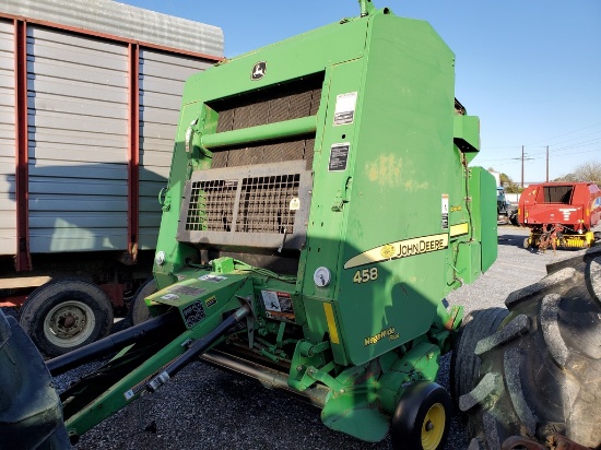 John Deere 458 Round Baler