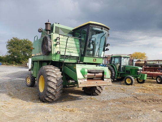 John Deere 6620 Combine