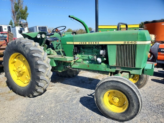 John Deere 2840 Tractor 'Runs & Operates'
