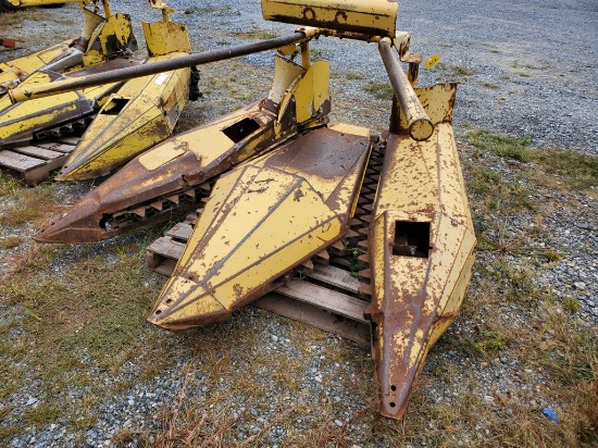 New Holland 824 Corn Head