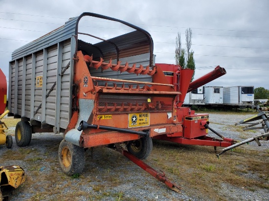 Meyer 400 Forage Wagon