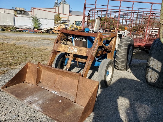 Ford 4600 Loader Tractor