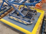 Global Industrial  Spring Actuated Pallet Carousel