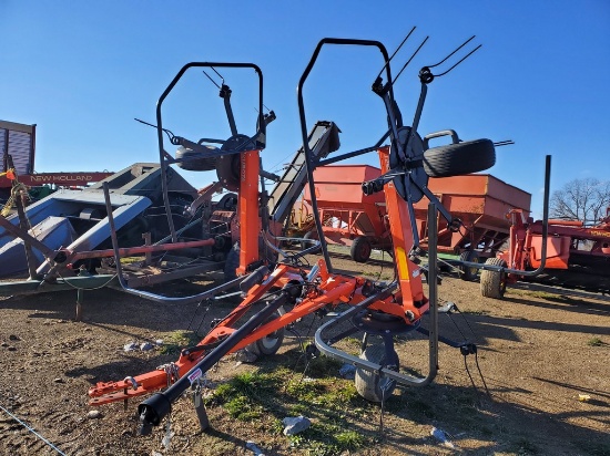 2020 Kubota TE4052T Tedder