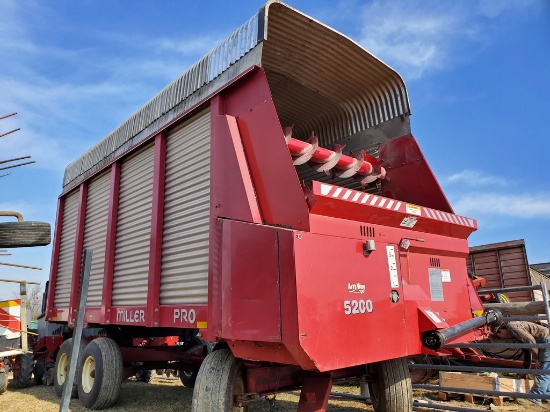 Miller Pro 5200 Forage Wagon