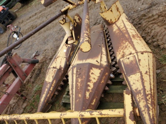 New Holland 824 Corn Head