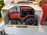 Ertl Case IH 5130 Maxxum