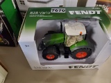 Ertl Fendt 828 Cab tractor