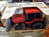 Ertl Case IH 5130 Maxxum Cab Tractor
