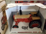 Ertl International 1025 Tractor