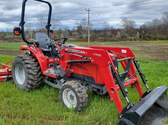 Massey Ferguson 1532 Compact Loader Tractor 'Ride & Drive'