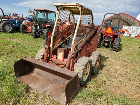 Gehl 2600 Skid Steer 'Runs & Operates'
