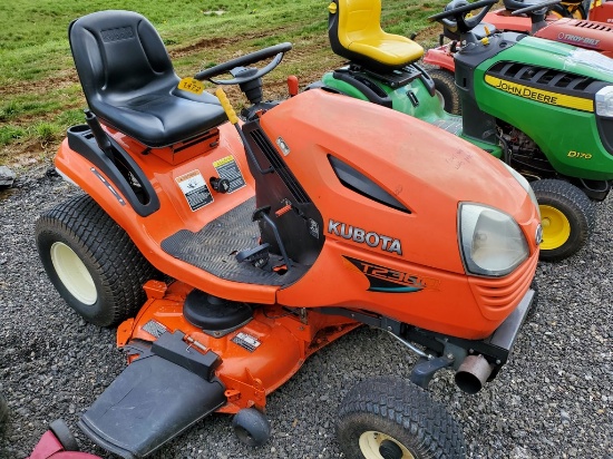 Kubota T2380 Riding Tractor 'Ride & Drive'