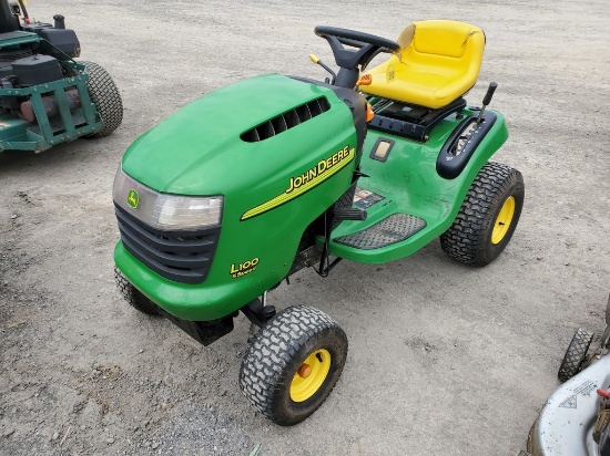 2005 John Deere L100 Riding Tractor 'Ride & Drive'