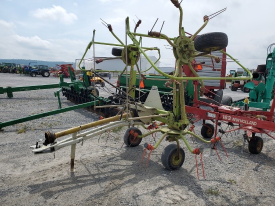Claas Volto 52T Tedder