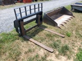 Kubota L2238 Pallet Forks