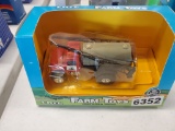 Ertl  Farm Toy