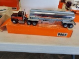 Winross  Truck with Tank Trailer