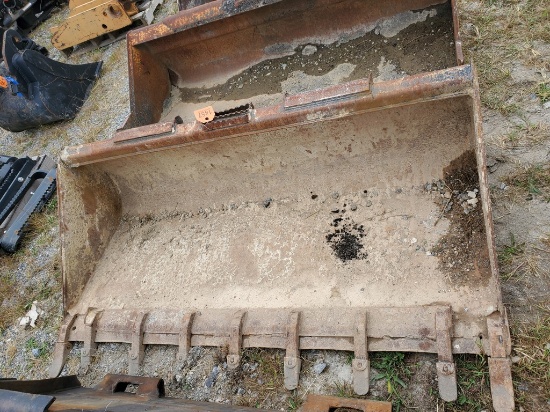 John Deere C72 Tooth Bucket