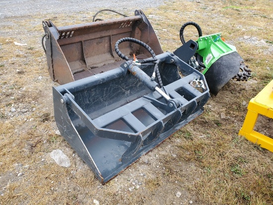 Avant  Grapple Bucket