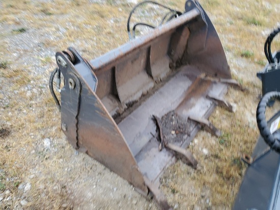 Avant 4in1 Tooth Bucket