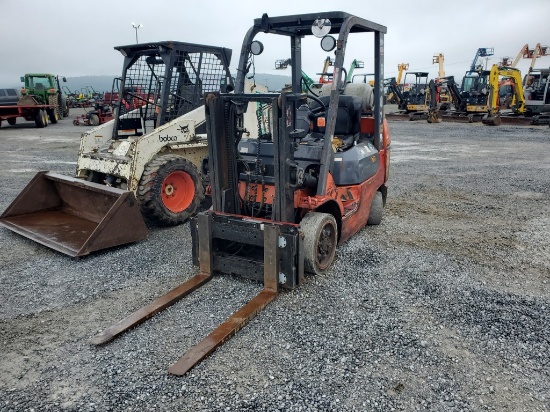 Toyota 7FGCU24 Forklift 'Runs & Operates'