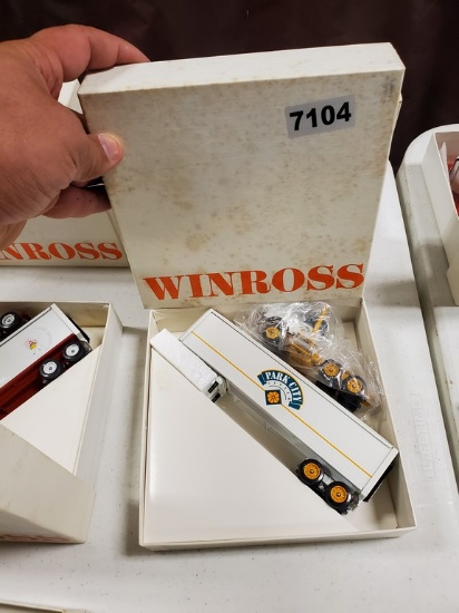 Winross Truck Tractor With Van Trailer