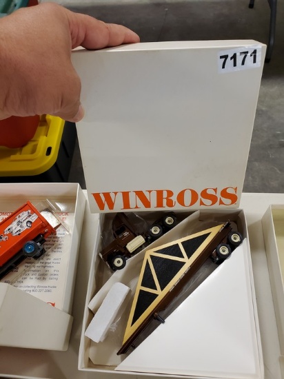 Winross Truck Tractor With Flat Bed Trailer