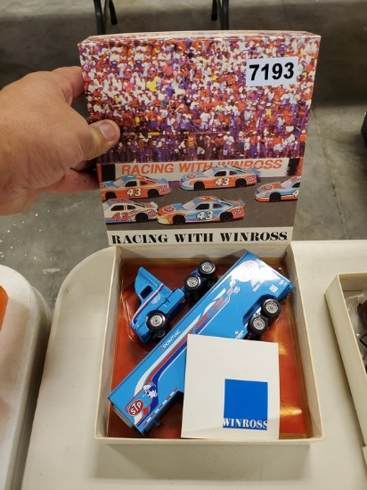 Winross Truck Tractor With Van Trailer
