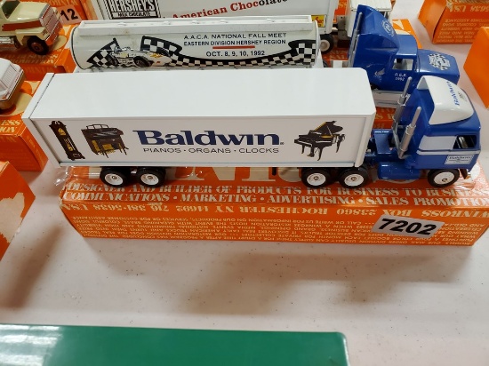 Winross Truck Tractor With Van Trailer