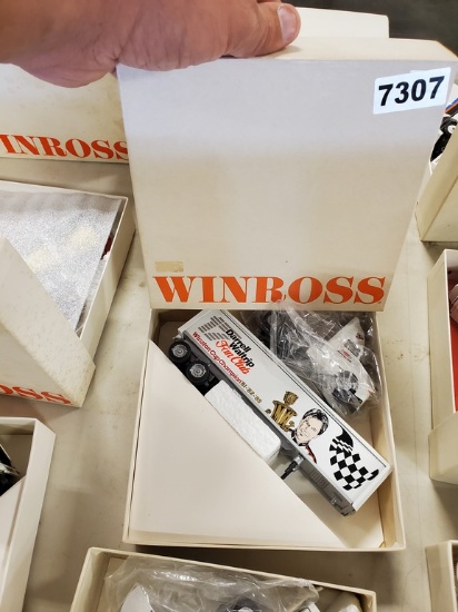 Winross Truck Tractor With Van Trailer