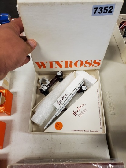 Winross Truck Tractor With Flat Bed Trailer