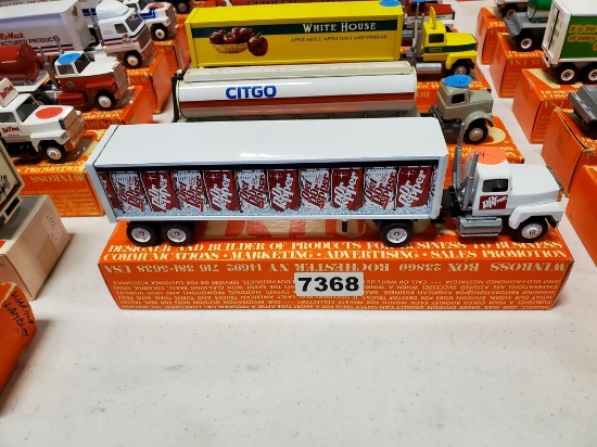 Winross Truck Tractor With Van Trailer