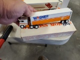 Winross Truck Tractor With Van Trailer